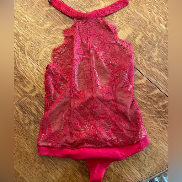 MAJORELLE red lace bodysuit - Picture 7 of 7